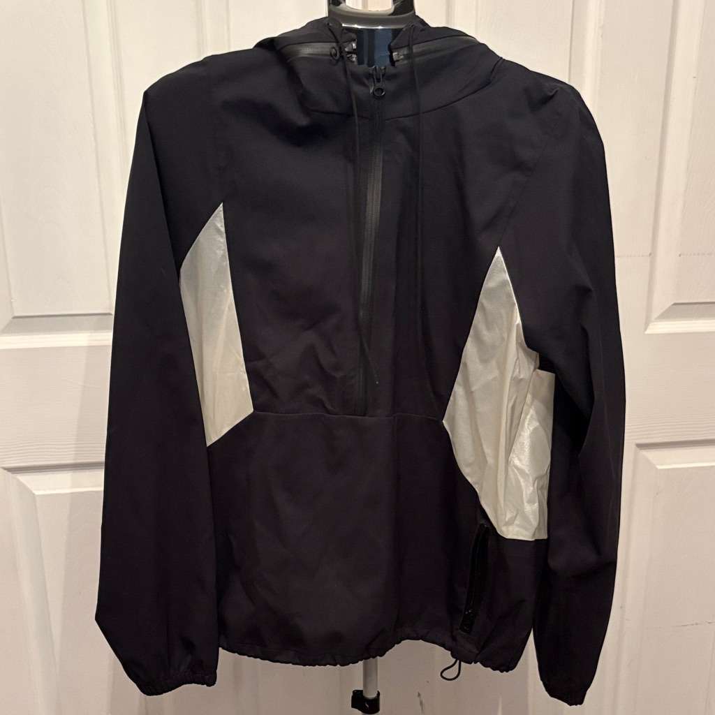 Men's Sleek Black And White Ski Jacket